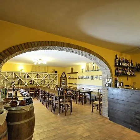 Appartement Vernazzano Basso Sleeps 6 T241021 Tuoro sul Trasimeno