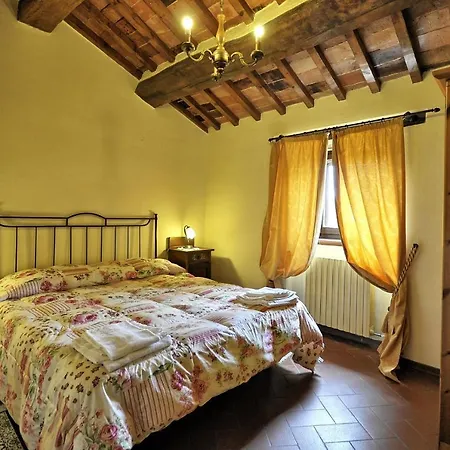 Vernazzano Basso Sleeps 6 T241021 Appartement