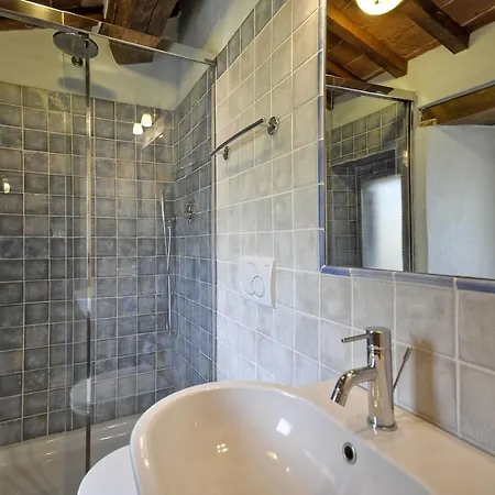 Appartement Vernazzano Basso Sleeps 6 T241021